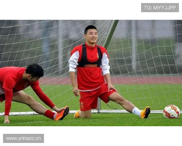 武磊家冰箱里塞满能量饮料，邻居说半夜还听见他在练颠球