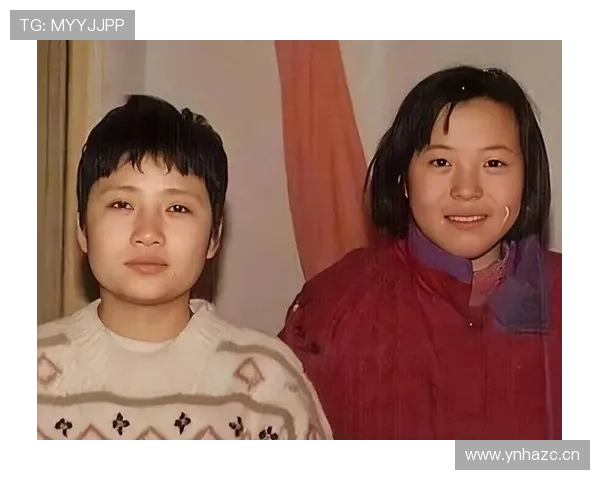 李娜发了张在家抱娃的照片，我就盯着她手上那块表看了三遍，哪来的光芒感？