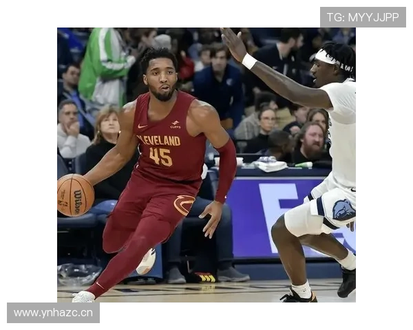 米切尔突破拉开差距，挡拆配合助攻提升骑士进攻效率